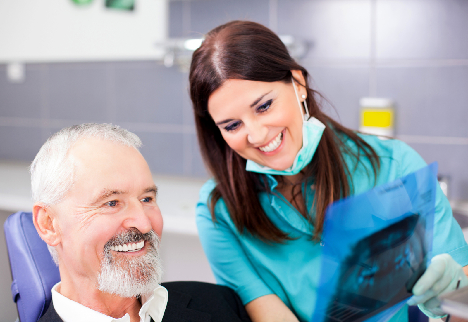 Dental Implants Or Dentures? Which One Should You Opt For?